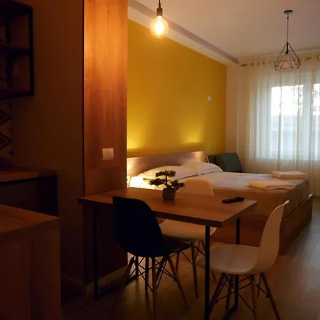 Koni'S Studio Apartments Tirana Exterior photo