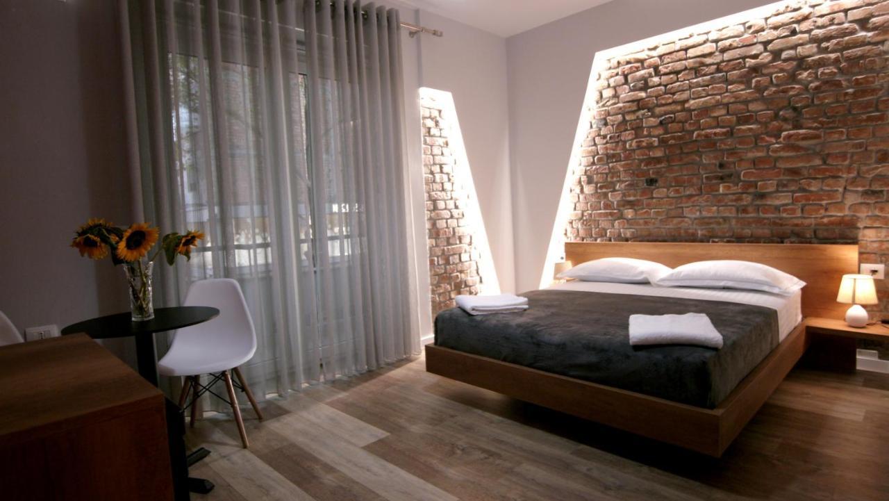 Koni's Tirana